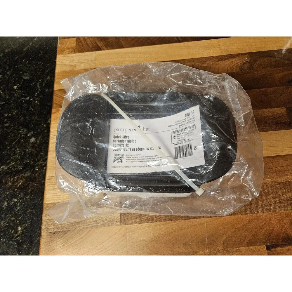 New Sealed Pampered Chef Quick Slice #1181 Fruit / Vegetable Slicer